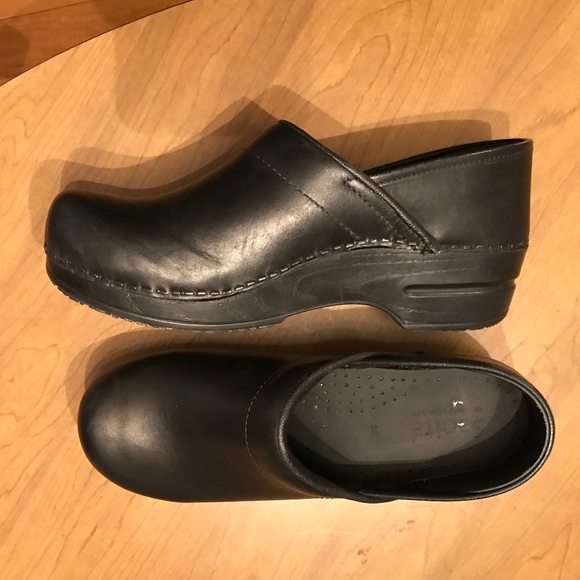 sanita professional clogs